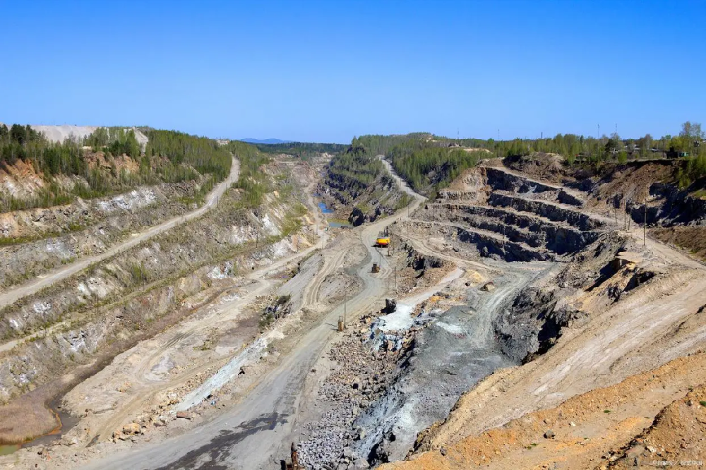 Lithium hydroxide in the first half of 2025: price decline, production reduction, and sharp drop in exports | CLPC analysis